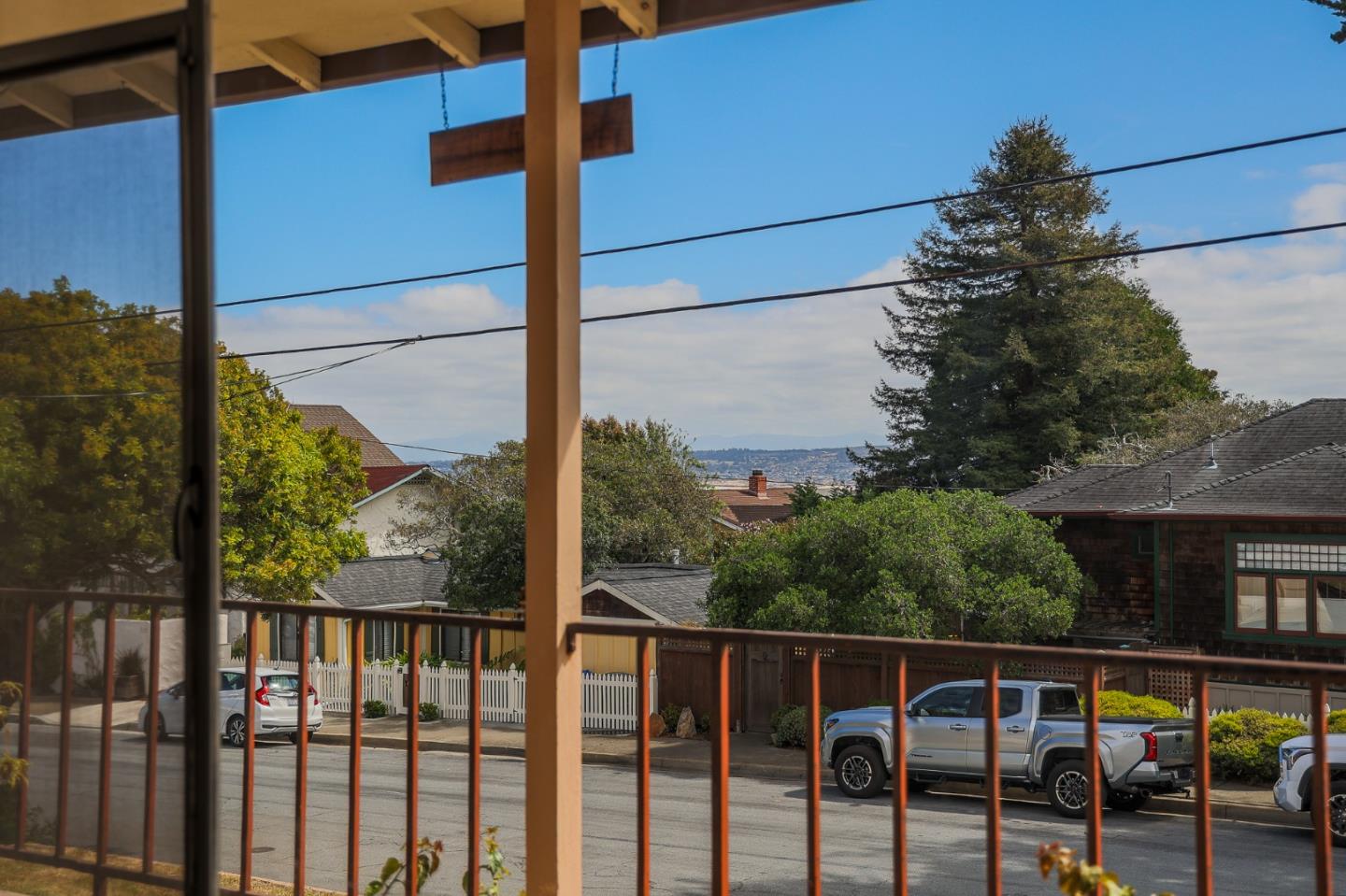 Detail Gallery Image 10 of 23 For 336 High St, Monterey,  CA 93940 - 3 Beds | 2 Baths