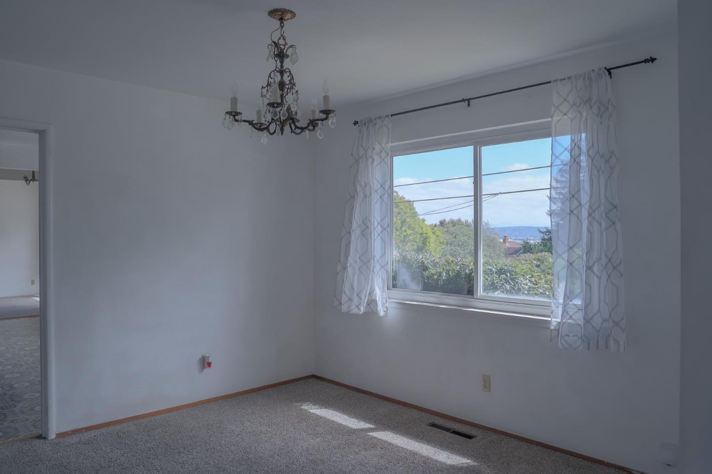 Detail Gallery Image 11 of 23 For 336 High St, Monterey,  CA 93940 - 3 Beds | 2 Baths