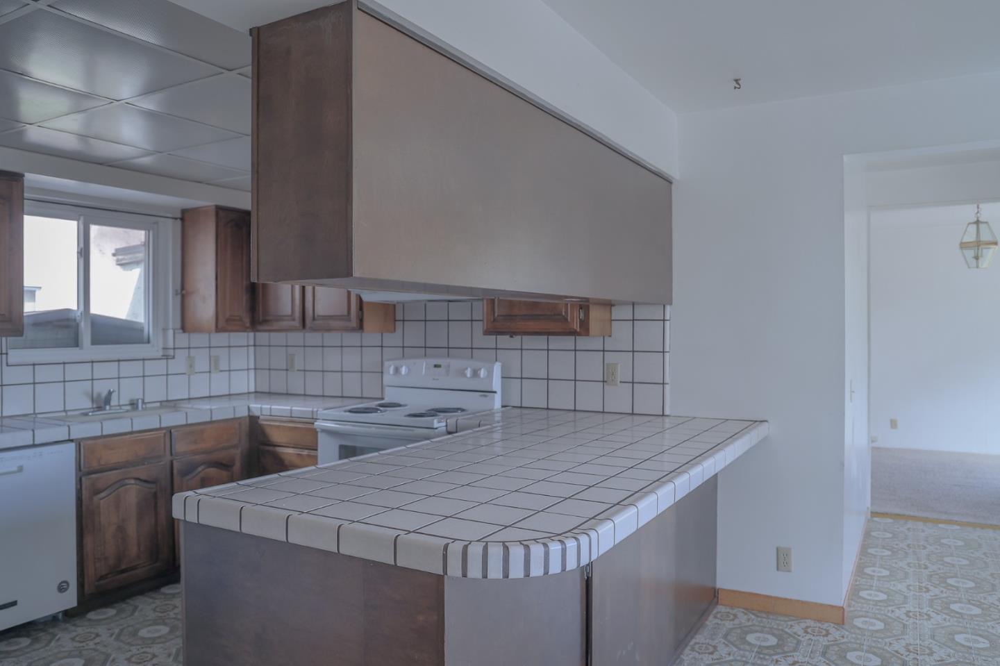 Detail Gallery Image 13 of 23 For 336 High St, Monterey,  CA 93940 - 3 Beds | 2 Baths