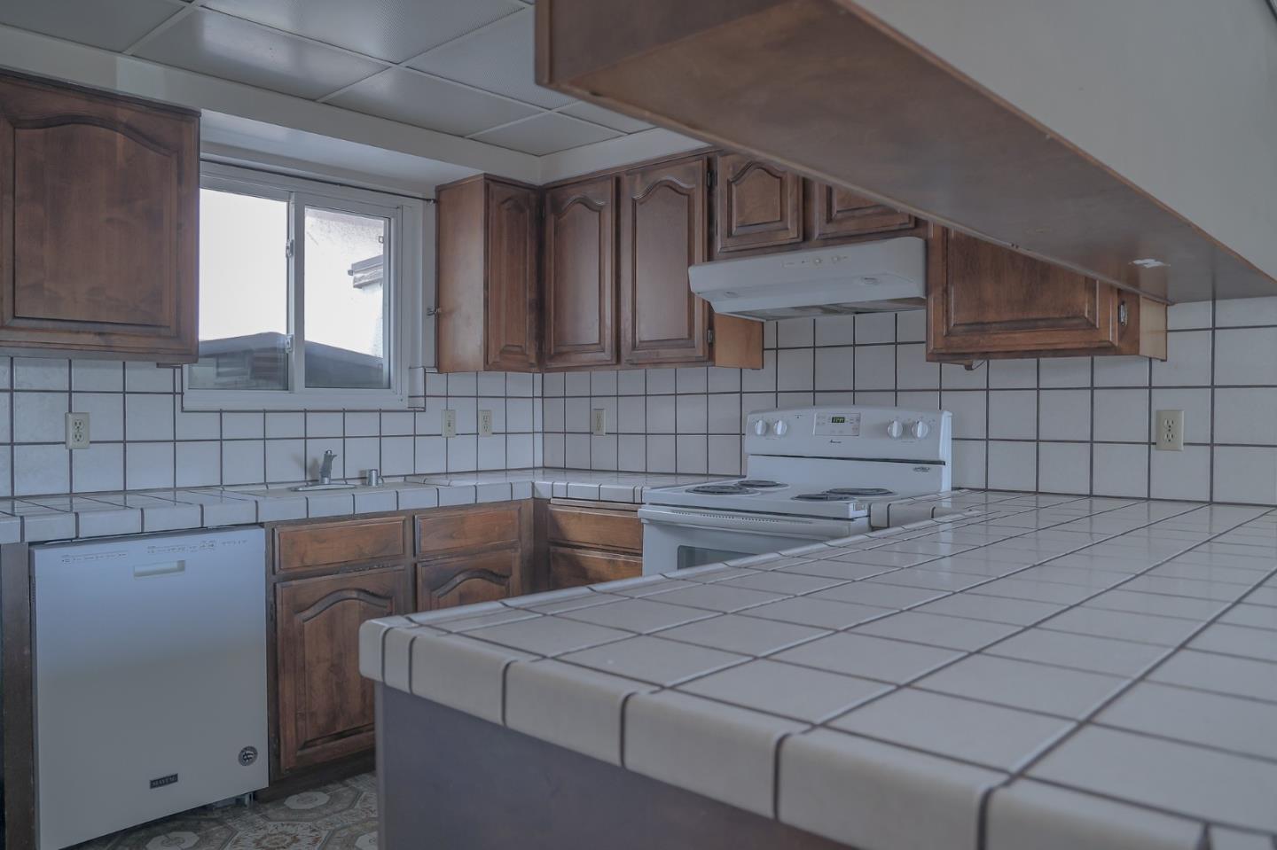 Detail Gallery Image 15 of 23 For 336 High St, Monterey,  CA 93940 - 3 Beds | 2 Baths