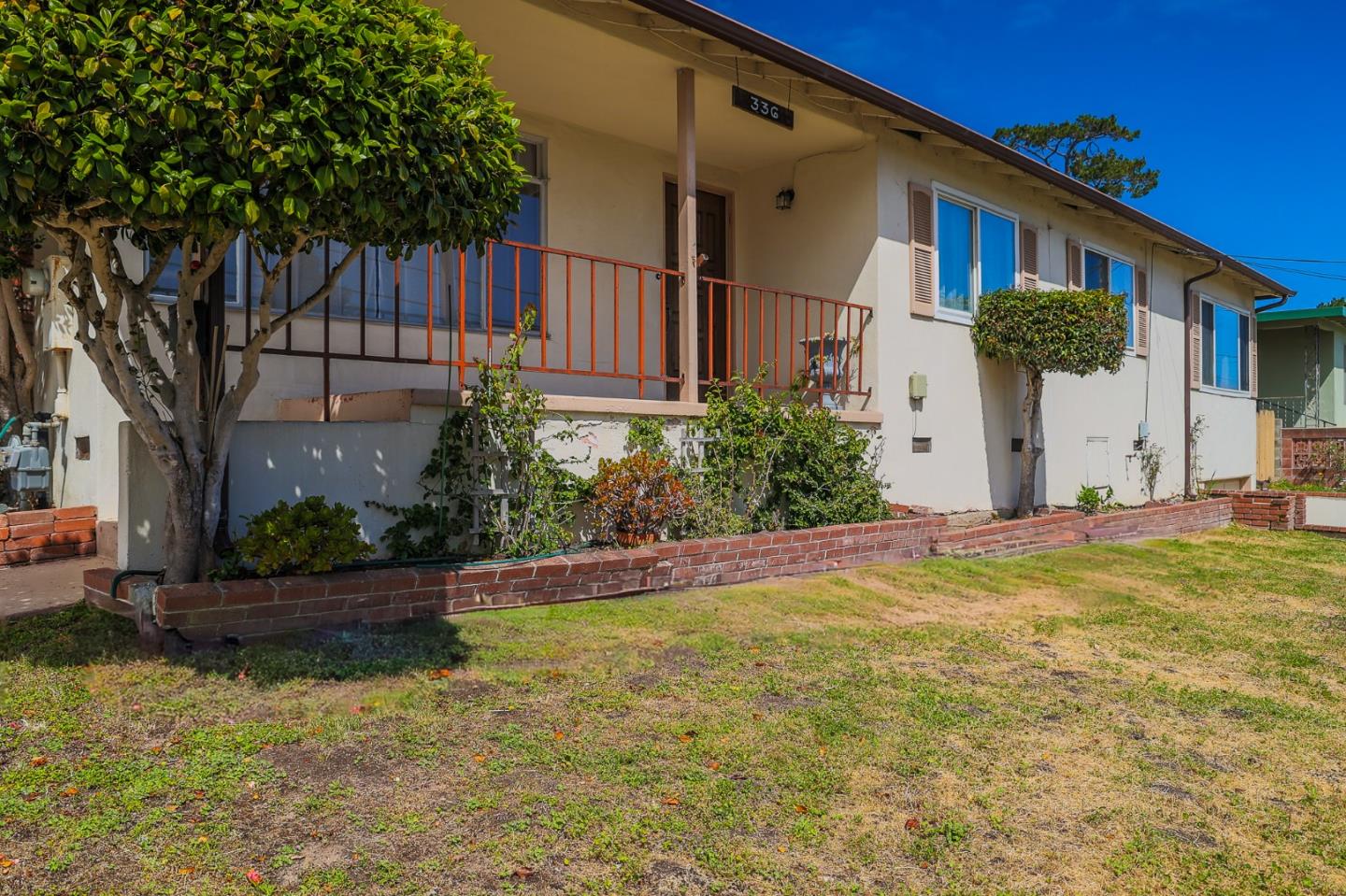 Detail Gallery Image 5 of 23 For 336 High St, Monterey,  CA 93940 - 3 Beds | 2 Baths