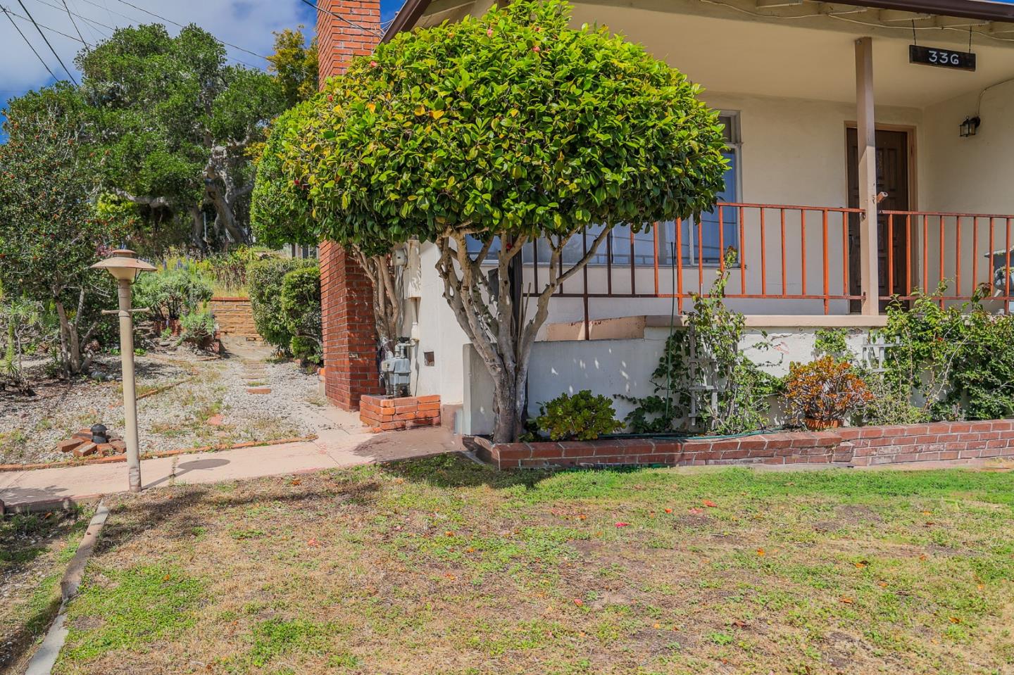 Detail Gallery Image 6 of 23 For 336 High St, Monterey,  CA 93940 - 3 Beds | 2 Baths