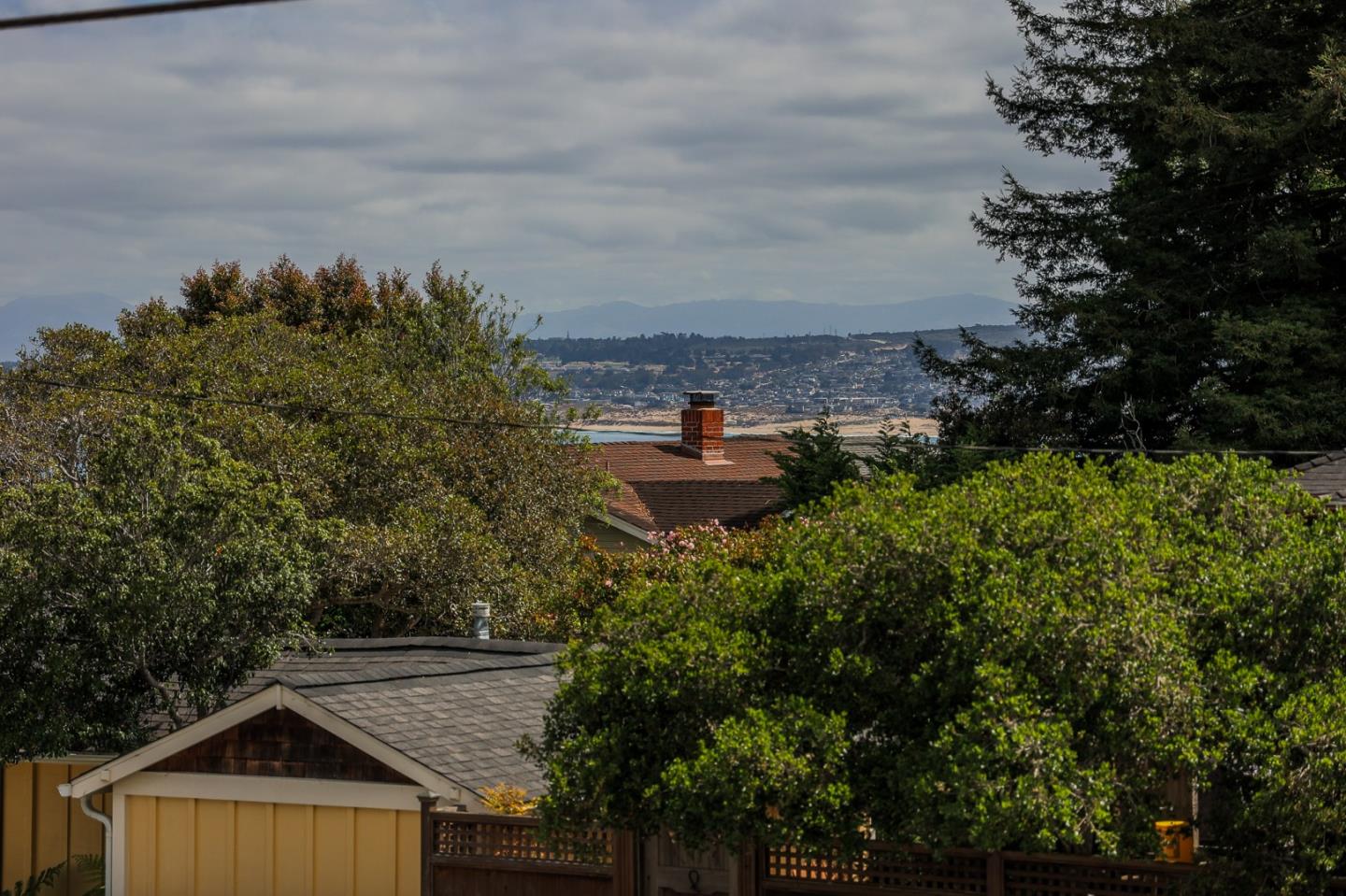 Detail Gallery Image 7 of 23 For 336 High St, Monterey,  CA 93940 - 3 Beds | 2 Baths