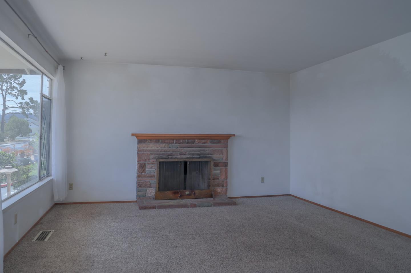 Detail Gallery Image 8 of 23 For 336 High St, Monterey,  CA 93940 - 3 Beds | 2 Baths