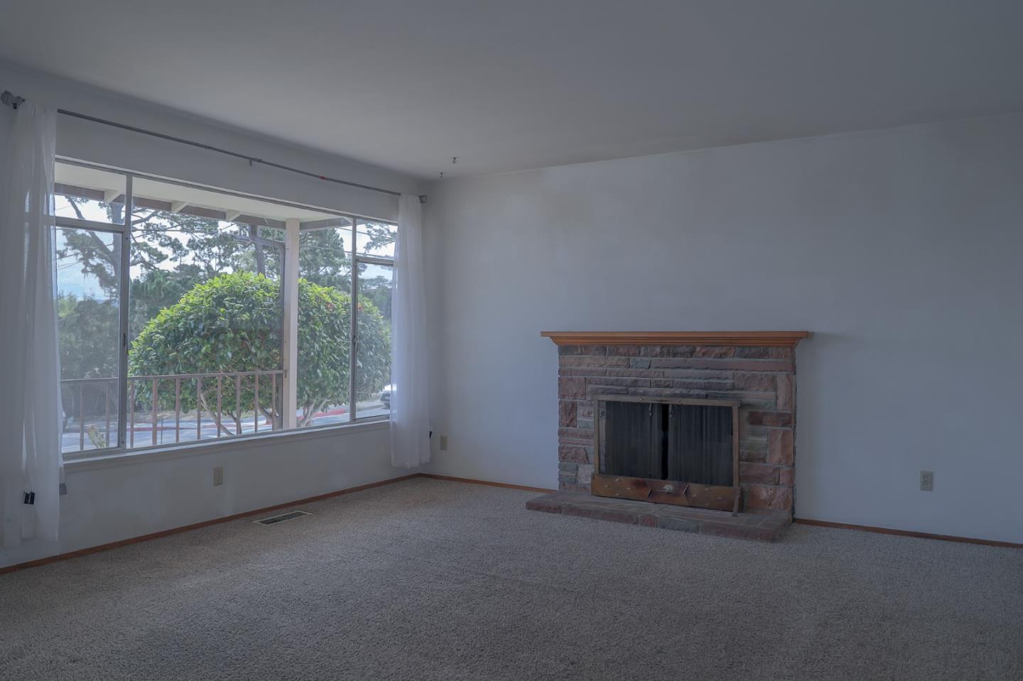 Detail Gallery Image 9 of 23 For 336 High St, Monterey,  CA 93940 - 3 Beds | 2 Baths