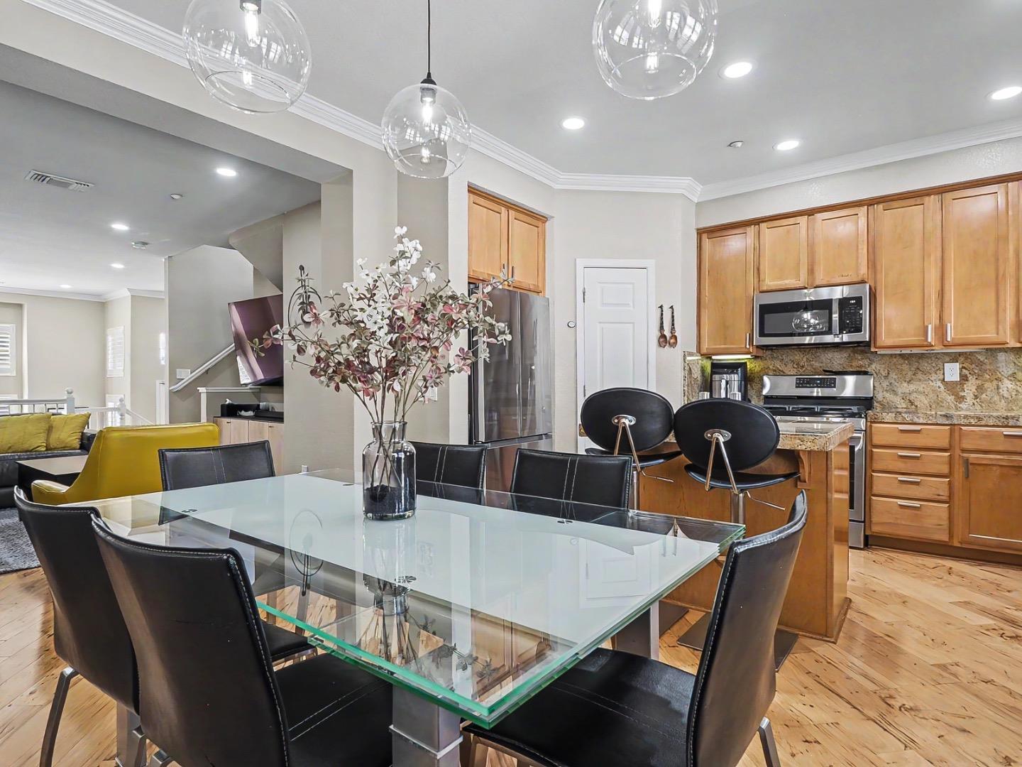 Detail Gallery Image 12 of 39 For 1100 Wabesco Pl, San Jose,  CA 95125 - 2 Beds | 2 Baths