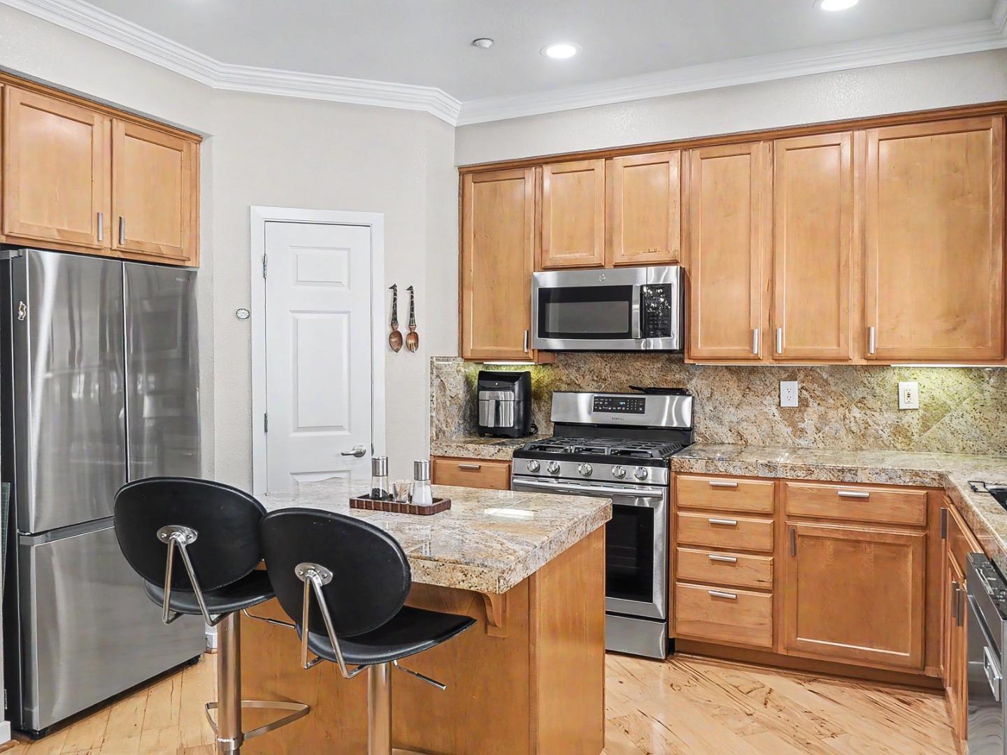 Detail Gallery Image 14 of 39 For 1100 Wabesco Pl, San Jose,  CA 95125 - 2 Beds | 2 Baths