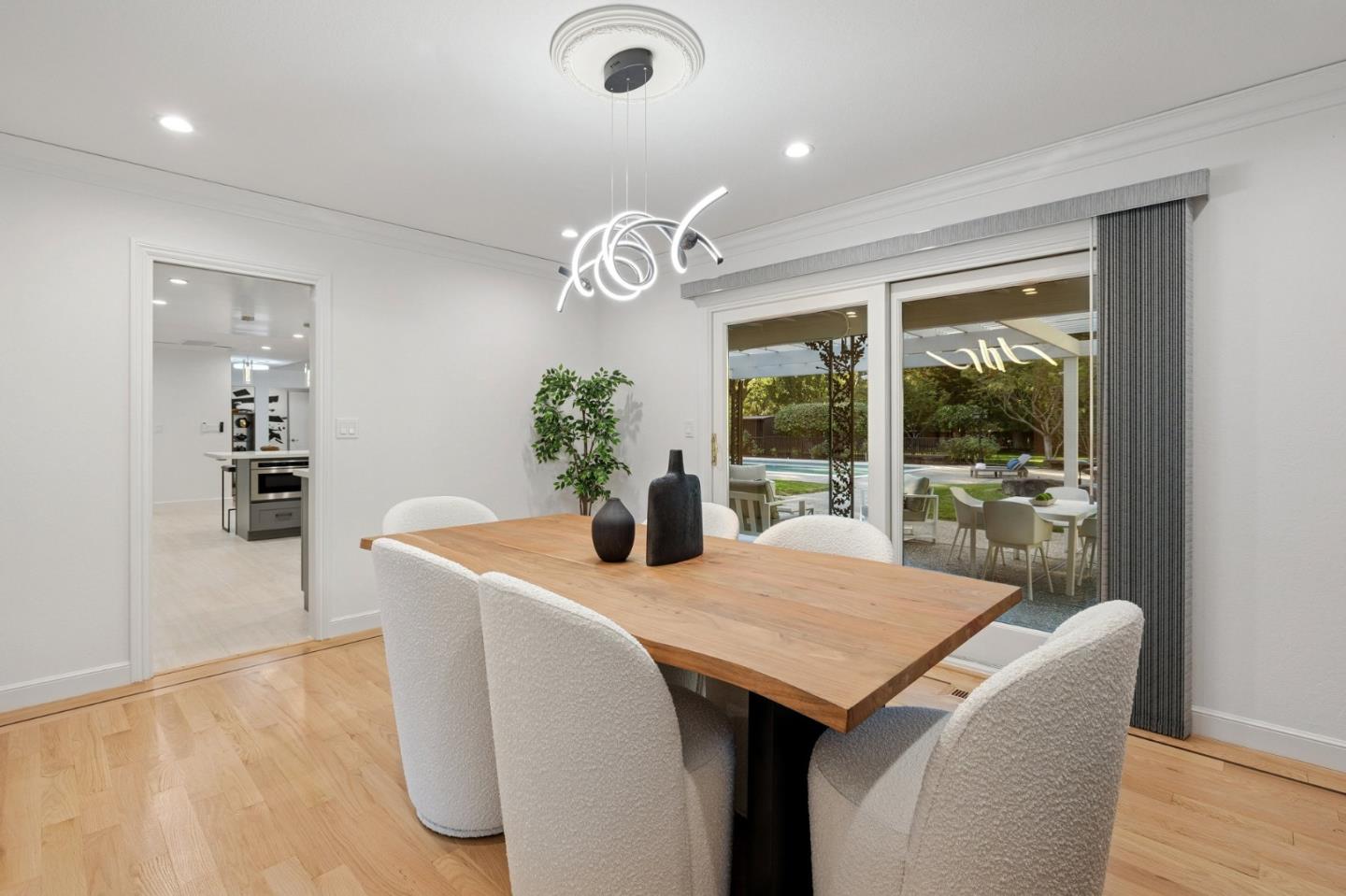 Detail Gallery Image 21 of 92 For 243 Selby Ln, Atherton,  CA 94027 - 6 Beds | 4 Baths