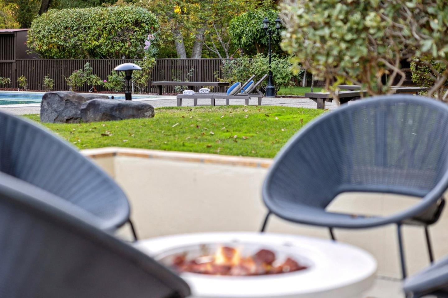 Detail Gallery Image 37 of 92 For 243 Selby Ln, Atherton,  CA 94027 - 6 Beds | 4 Baths