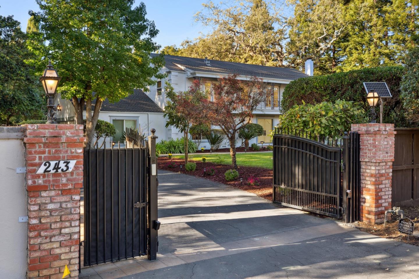 Detail Gallery Image 8 of 92 For 243 Selby Ln, Atherton,  CA 94027 - 6 Beds | 4 Baths