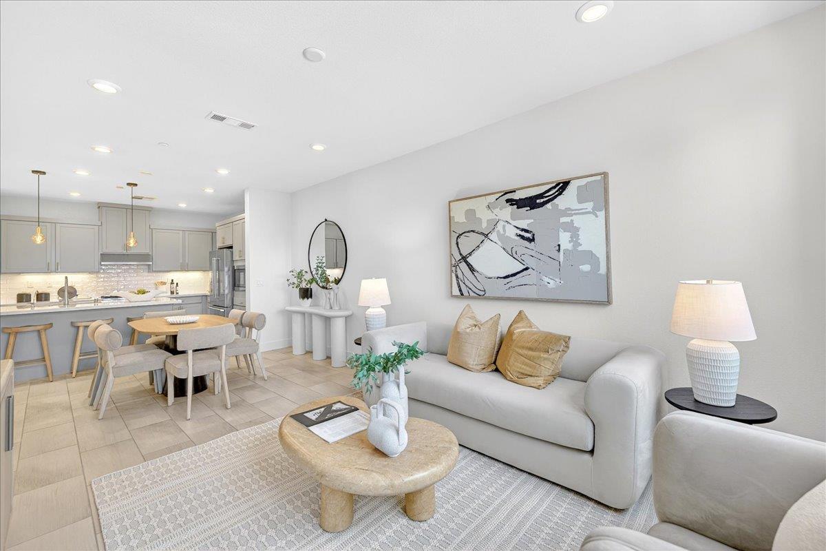 Front Image Thumbnail for ML82044100