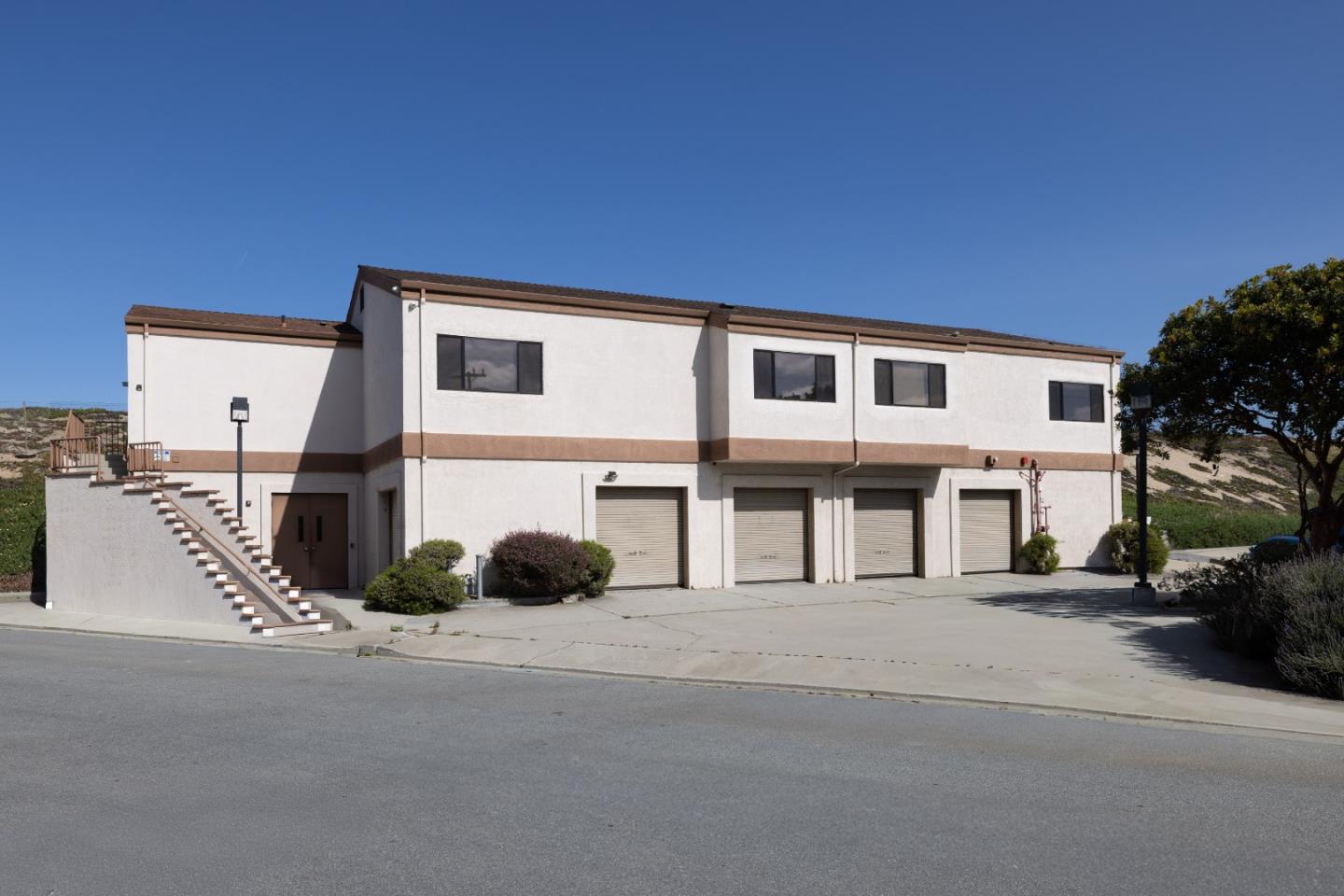 Front Image Thumbnail for ML82044101