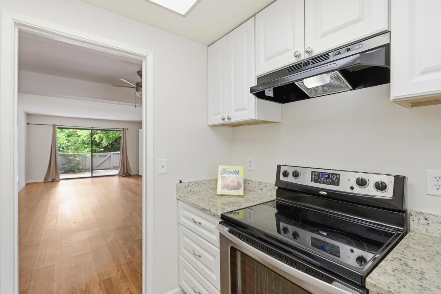 Detail Gallery Image 11 of 39 For 5492 Cribari Bnd, San Jose,  CA 95135 - 2 Beds | 2 Baths