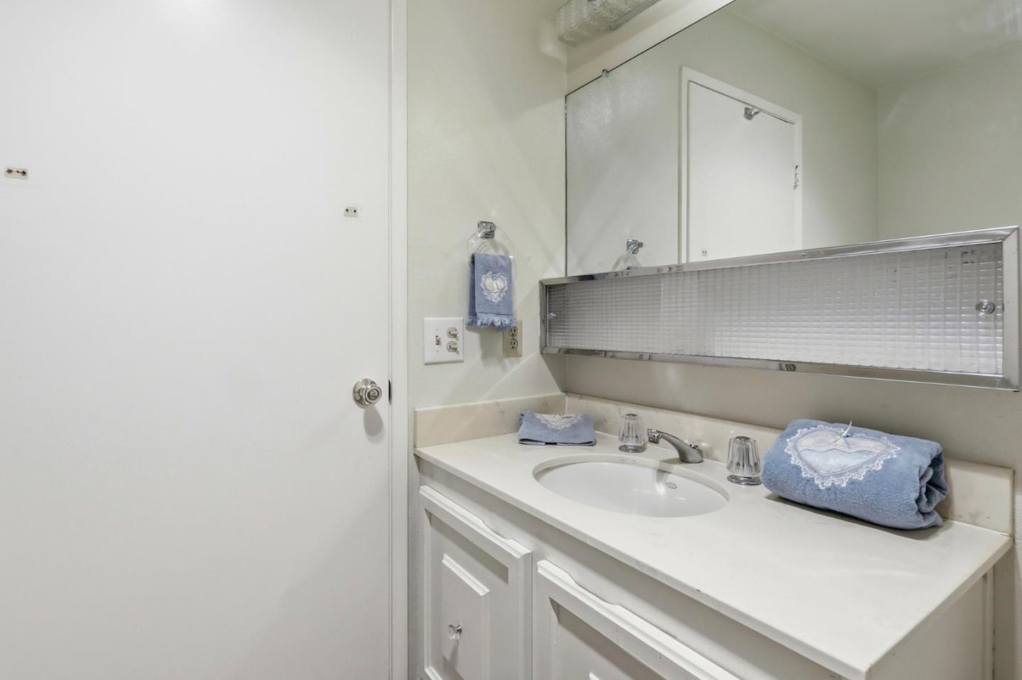 Detail Gallery Image 16 of 39 For 5492 Cribari Bnd, San Jose,  CA 95135 - 2 Beds | 2 Baths