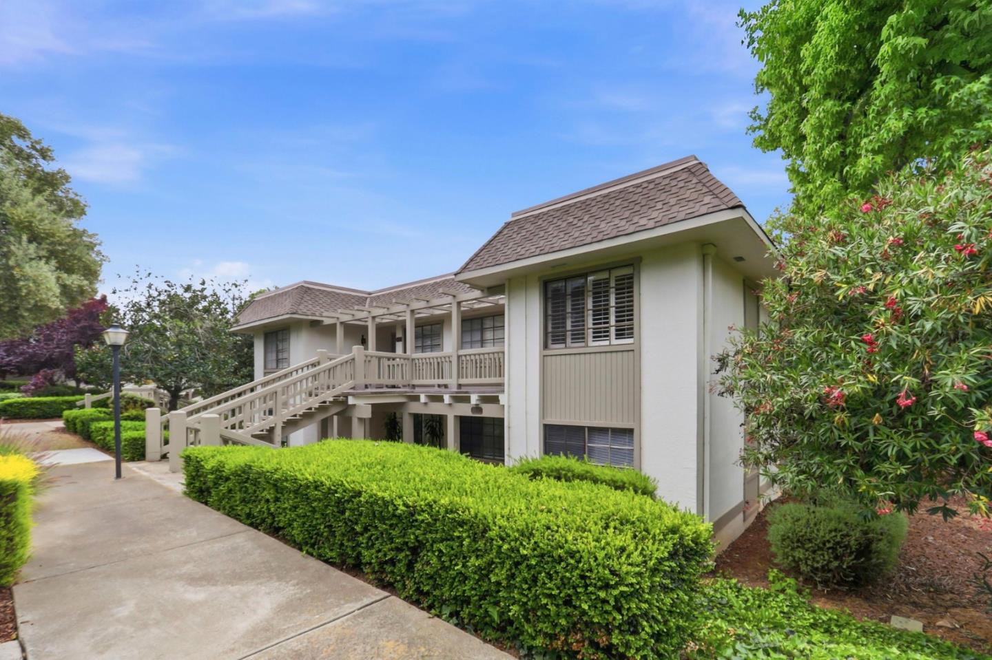 Detail Gallery Image 3 of 39 For 5492 Cribari Bnd, San Jose,  CA 95135 - 2 Beds | 2 Baths