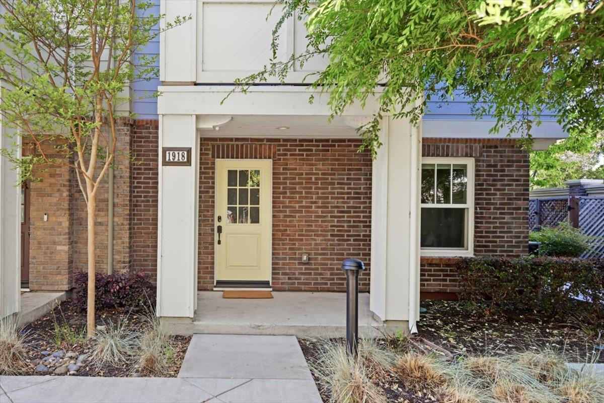 Front Image Thumbnail for ML82044106