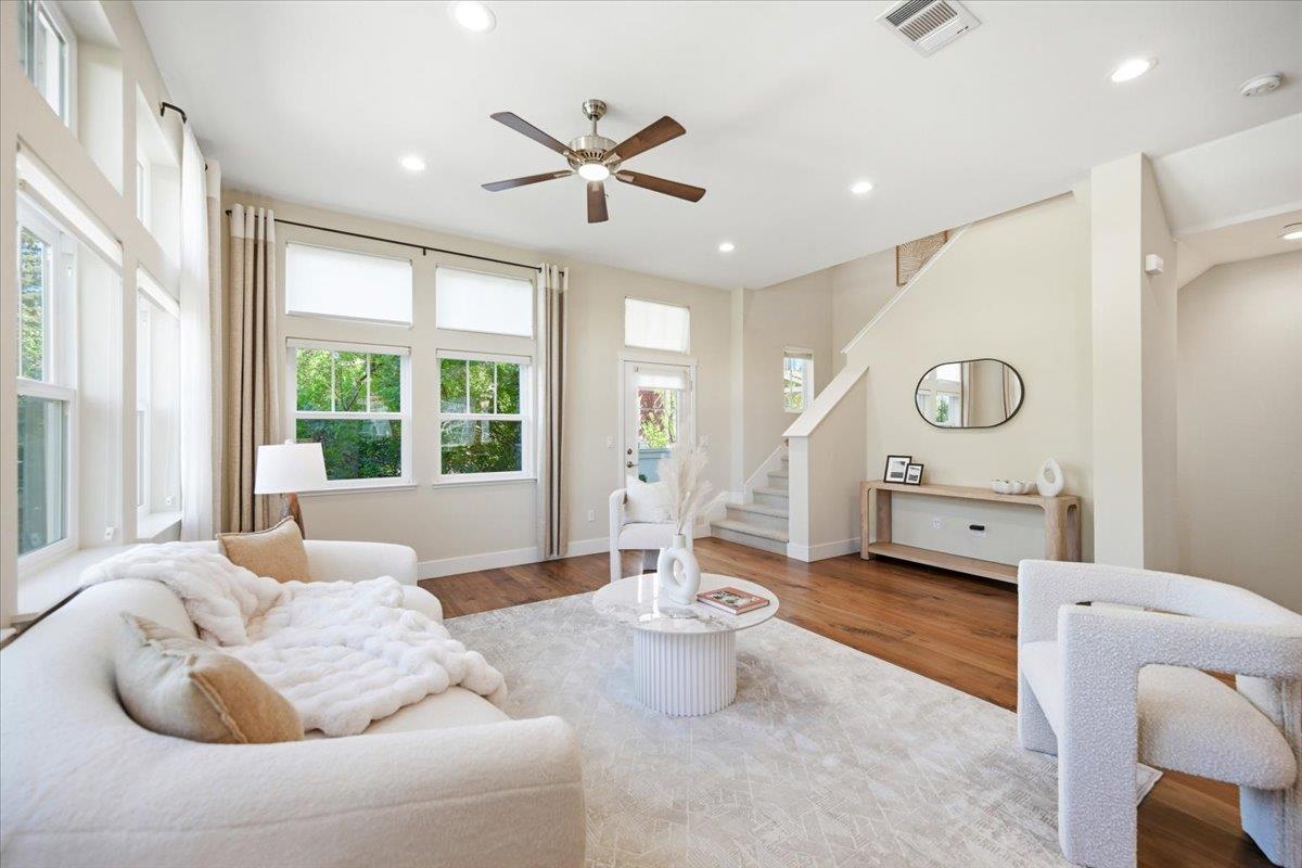 Detail Gallery Image 10 of 98 For 1918 Stella St, Mountain View,  CA 94043 - 4 Beds | 2/2 Baths