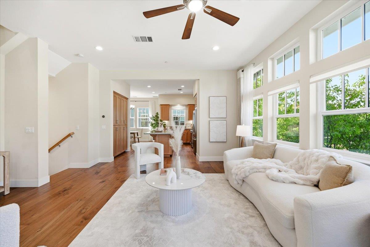 Detail Gallery Image 11 of 98 For 1918 Stella St, Mountain View,  CA 94043 - 4 Beds | 2/2 Baths