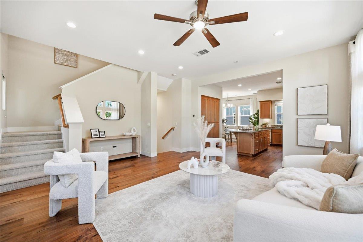 Detail Gallery Image 14 of 98 For 1918 Stella St, Mountain View,  CA 94043 - 4 Beds | 2/2 Baths