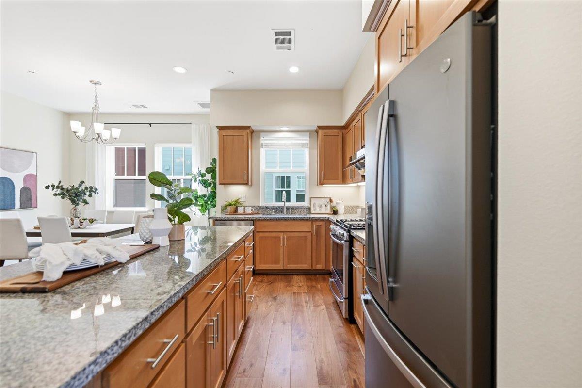 Detail Gallery Image 18 of 98 For 1918 Stella St, Mountain View,  CA 94043 - 4 Beds | 2/2 Baths