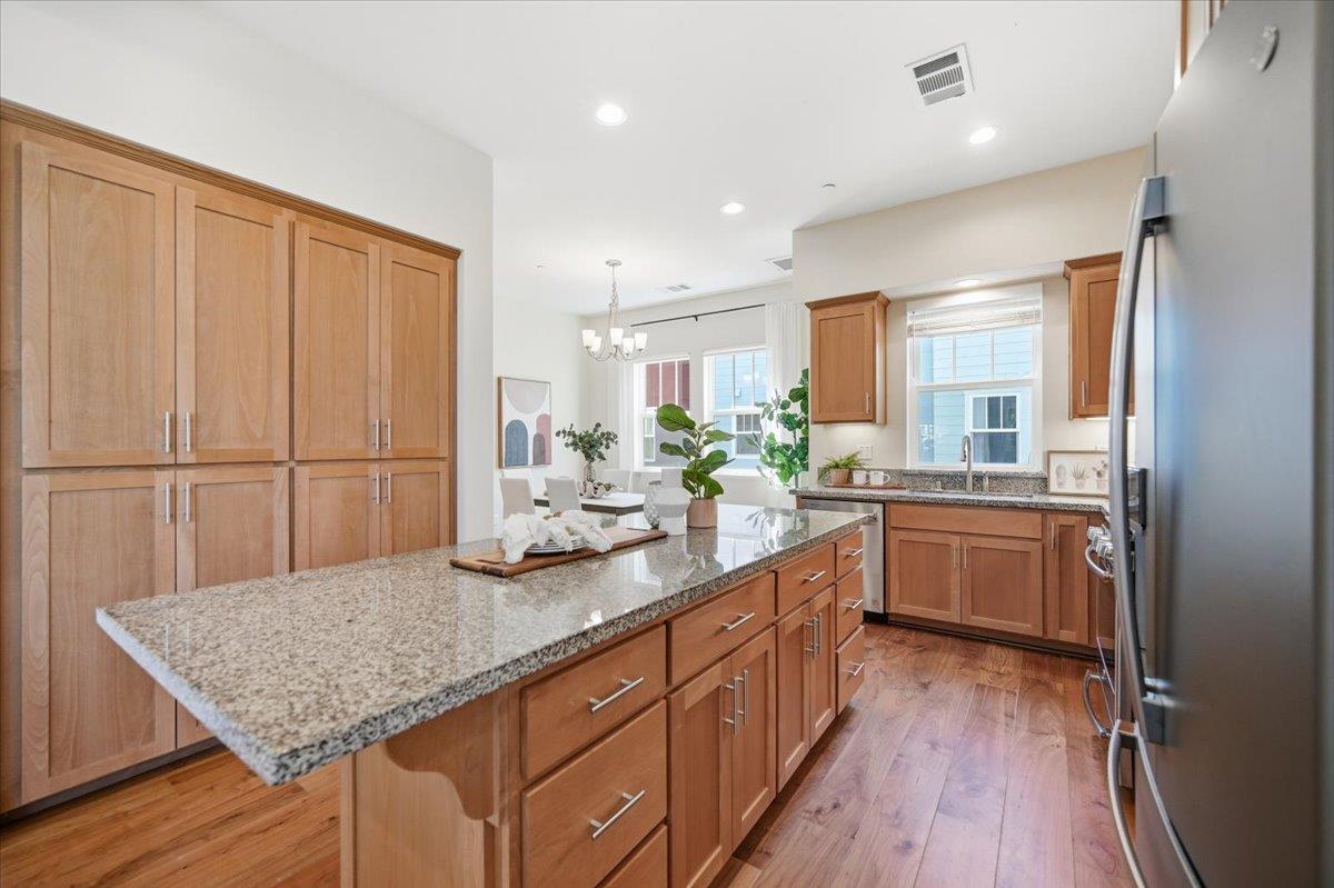 Detail Gallery Image 20 of 98 For 1918 Stella St, Mountain View,  CA 94043 - 4 Beds | 2/2 Baths