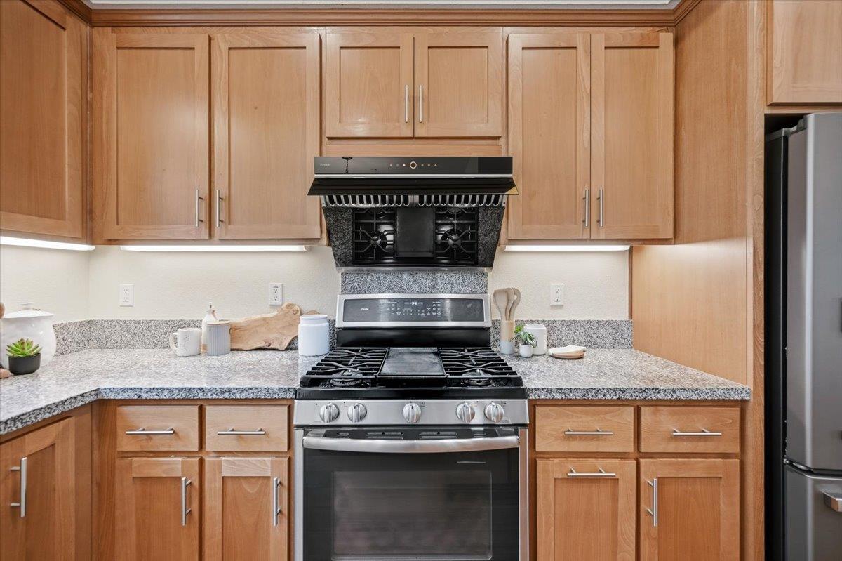 Detail Gallery Image 21 of 98 For 1918 Stella St, Mountain View,  CA 94043 - 4 Beds | 2/2 Baths