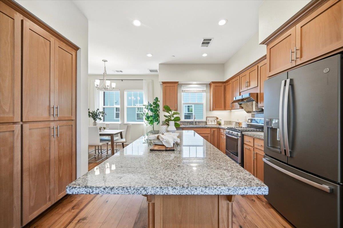 Detail Gallery Image 22 of 98 For 1918 Stella St, Mountain View,  CA 94043 - 4 Beds | 2/2 Baths