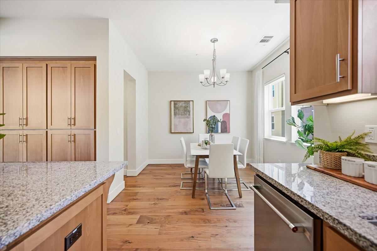 Detail Gallery Image 25 of 98 For 1918 Stella St, Mountain View,  CA 94043 - 4 Beds | 2/2 Baths