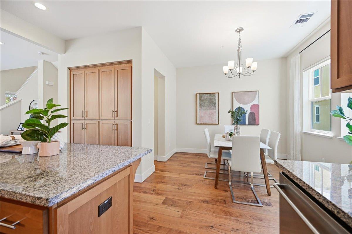 Detail Gallery Image 26 of 98 For 1918 Stella St, Mountain View,  CA 94043 - 4 Beds | 2/2 Baths