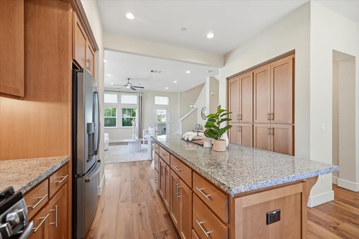 Detail Gallery Image 27 of 98 For 1918 Stella St, Mountain View,  CA 94043 - 4 Beds | 2/2 Baths