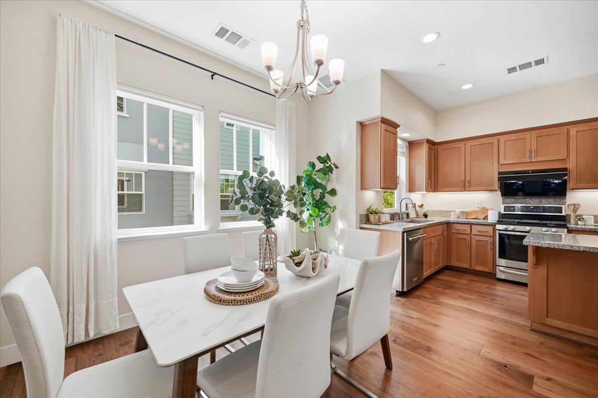 Detail Gallery Image 30 of 98 For 1918 Stella St, Mountain View,  CA 94043 - 4 Beds | 2/2 Baths