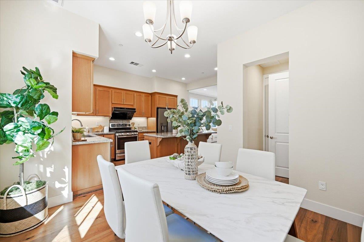 Detail Gallery Image 31 of 98 For 1918 Stella St, Mountain View,  CA 94043 - 4 Beds | 2/2 Baths