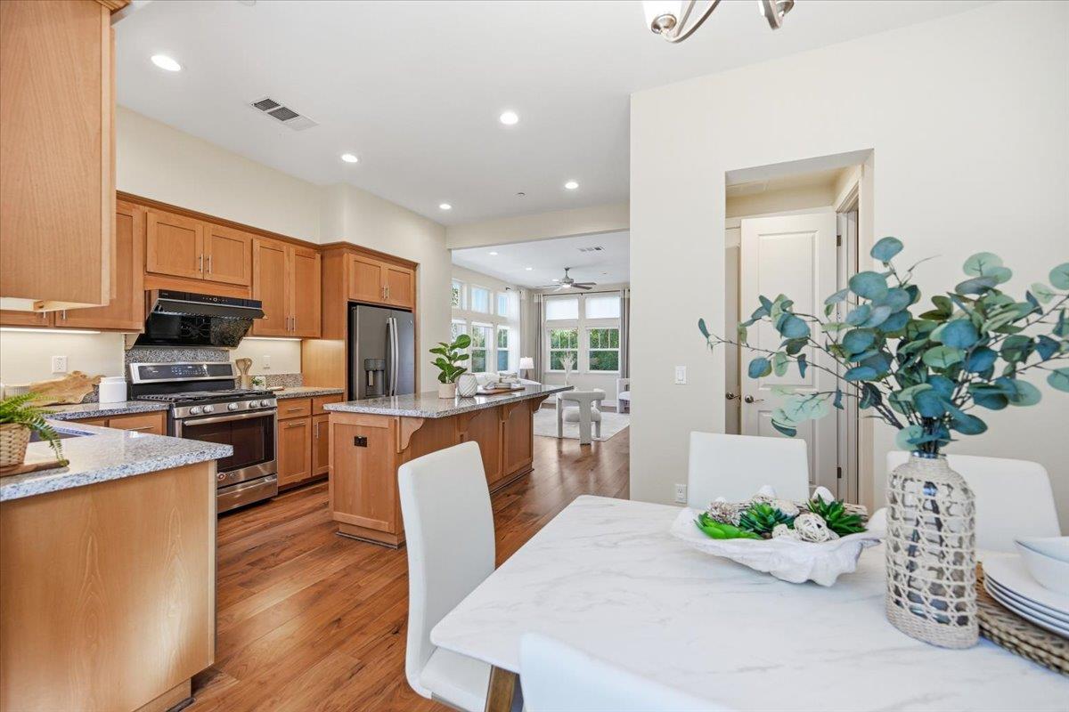 Detail Gallery Image 32 of 98 For 1918 Stella St, Mountain View,  CA 94043 - 4 Beds | 2/2 Baths