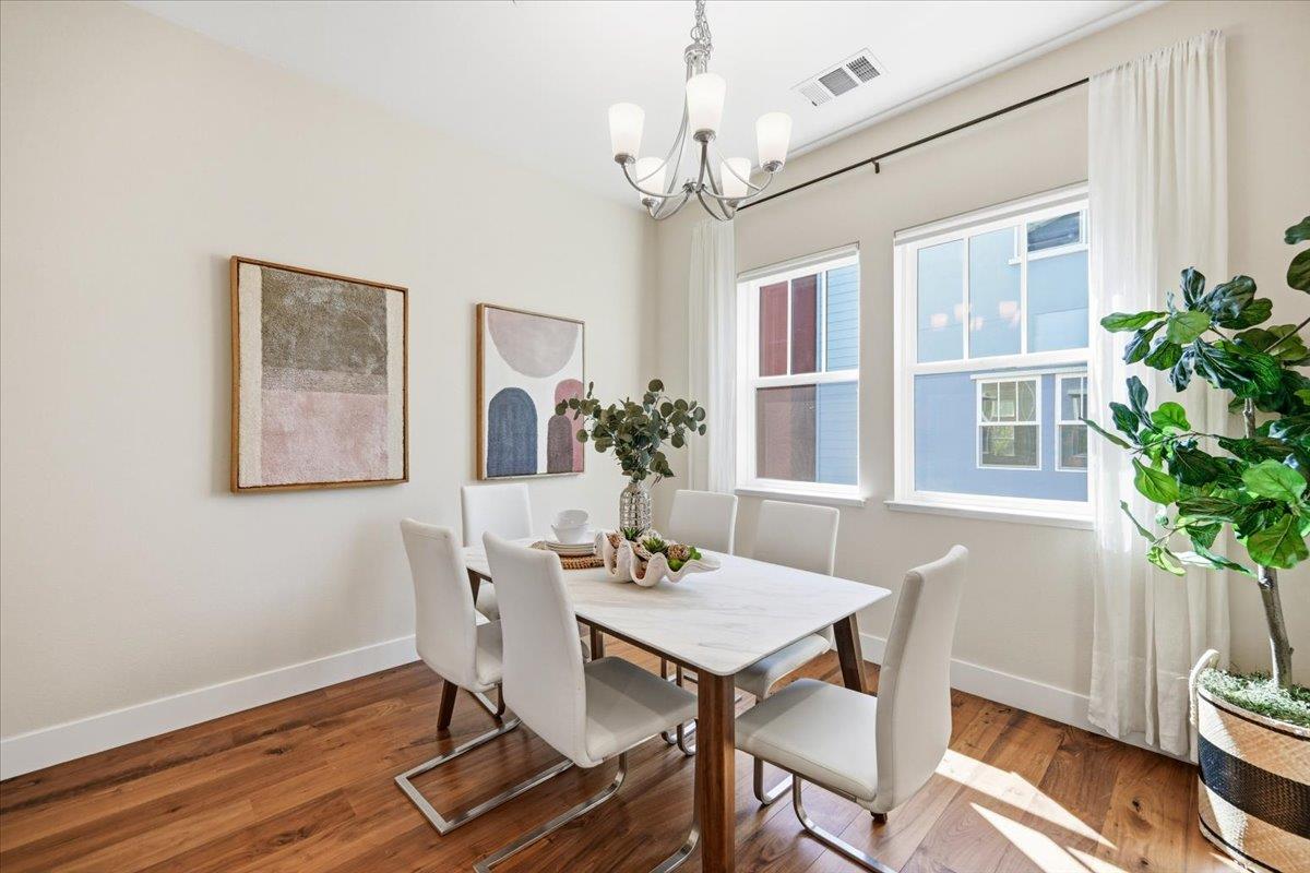 Detail Gallery Image 35 of 98 For 1918 Stella St, Mountain View,  CA 94043 - 4 Beds | 2/2 Baths