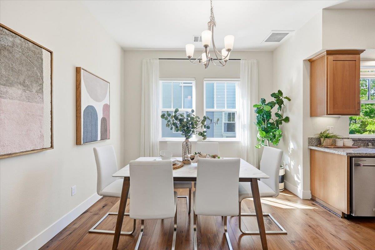 Detail Gallery Image 36 of 98 For 1918 Stella St, Mountain View,  CA 94043 - 4 Beds | 2/2 Baths