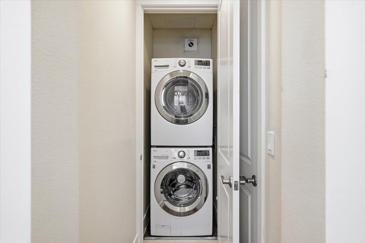 Detail Gallery Image 38 of 98 For 1918 Stella St, Mountain View,  CA 94043 - 4 Beds | 2/2 Baths