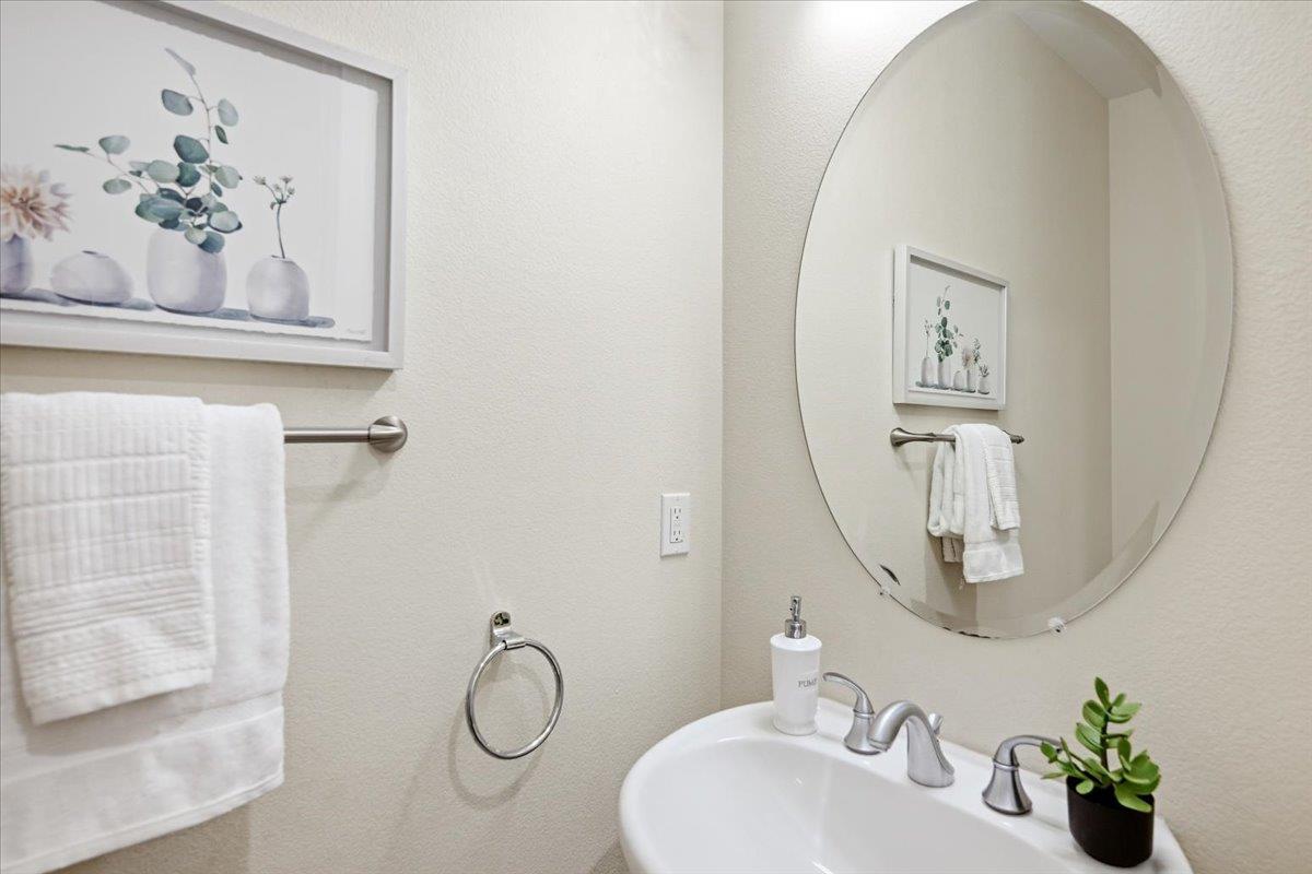Detail Gallery Image 39 of 98 For 1918 Stella St, Mountain View,  CA 94043 - 4 Beds | 2/2 Baths