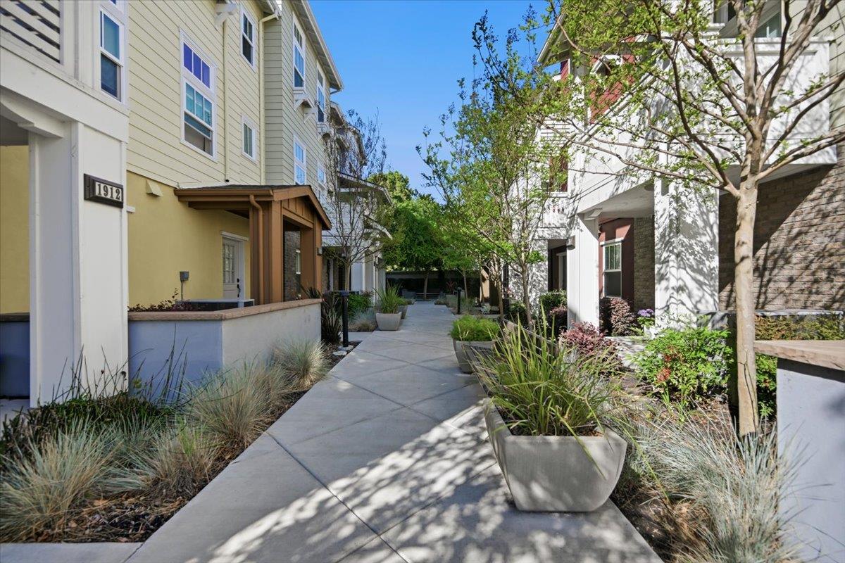 Detail Gallery Image 73 of 98 For 1918 Stella St, Mountain View,  CA 94043 - 4 Beds | 2/2 Baths