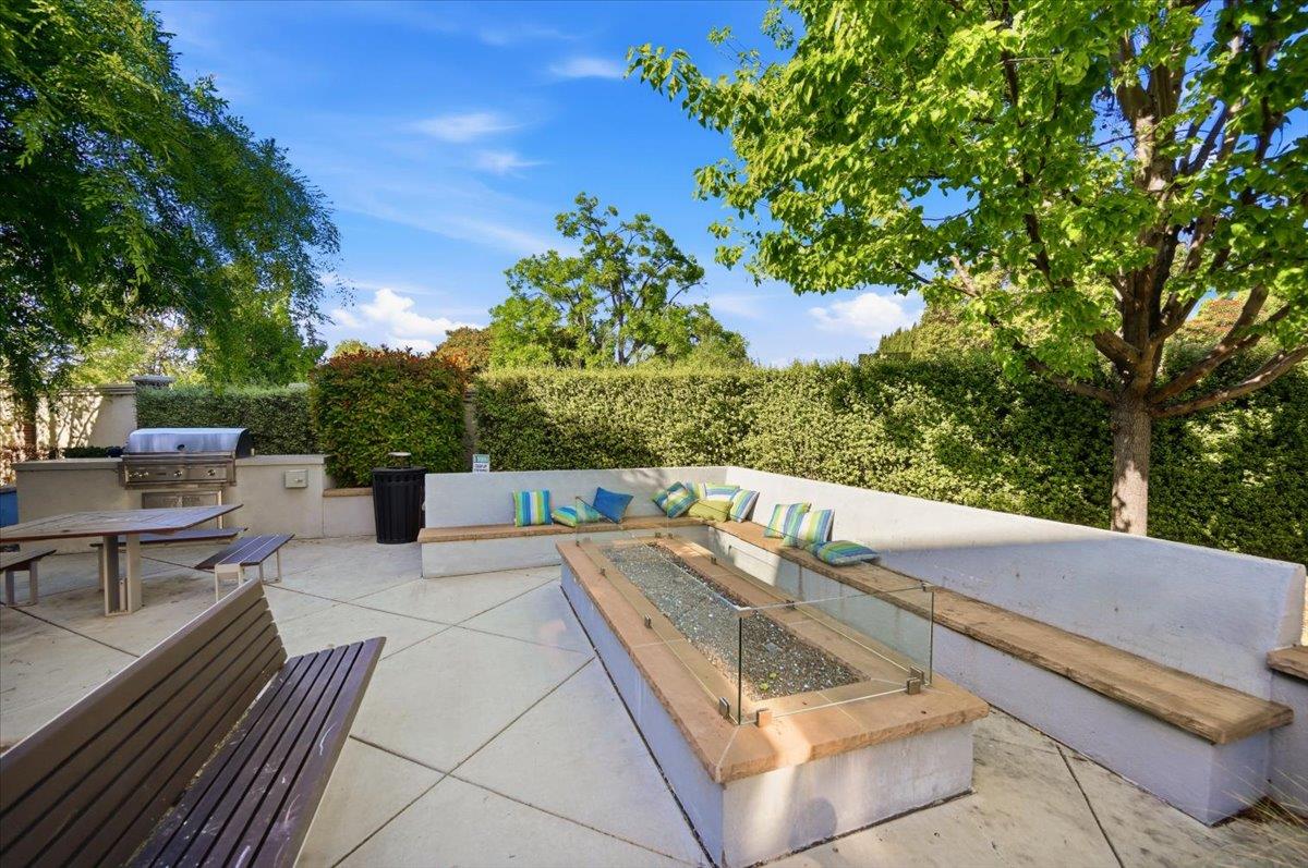 Detail Gallery Image 76 of 98 For 1918 Stella St, Mountain View,  CA 94043 - 4 Beds | 2/2 Baths