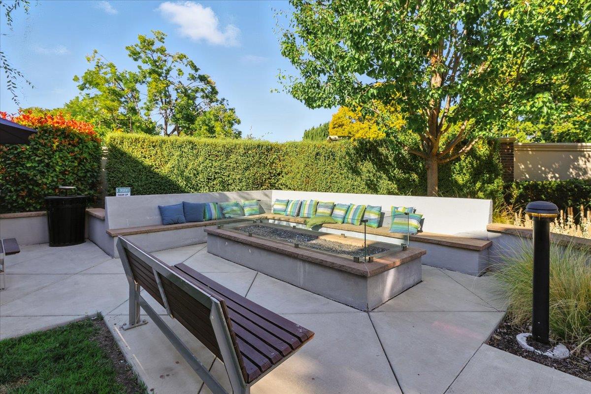 Detail Gallery Image 78 of 98 For 1918 Stella St, Mountain View,  CA 94043 - 4 Beds | 2/2 Baths