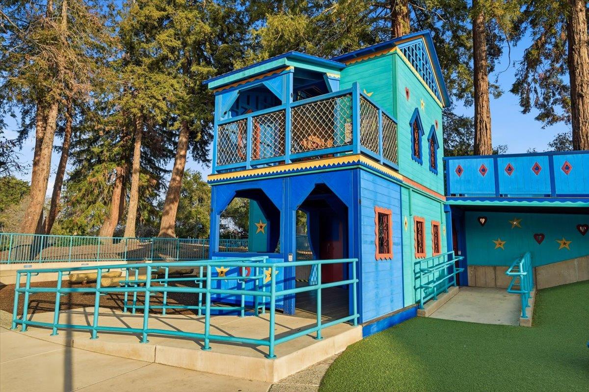 Detail Gallery Image 89 of 98 For 1918 Stella St, Mountain View,  CA 94043 - 4 Beds | 2/2 Baths