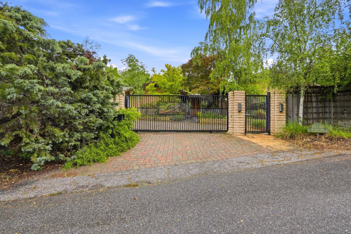 Loyola Drive, Los Altos, CA, 94024