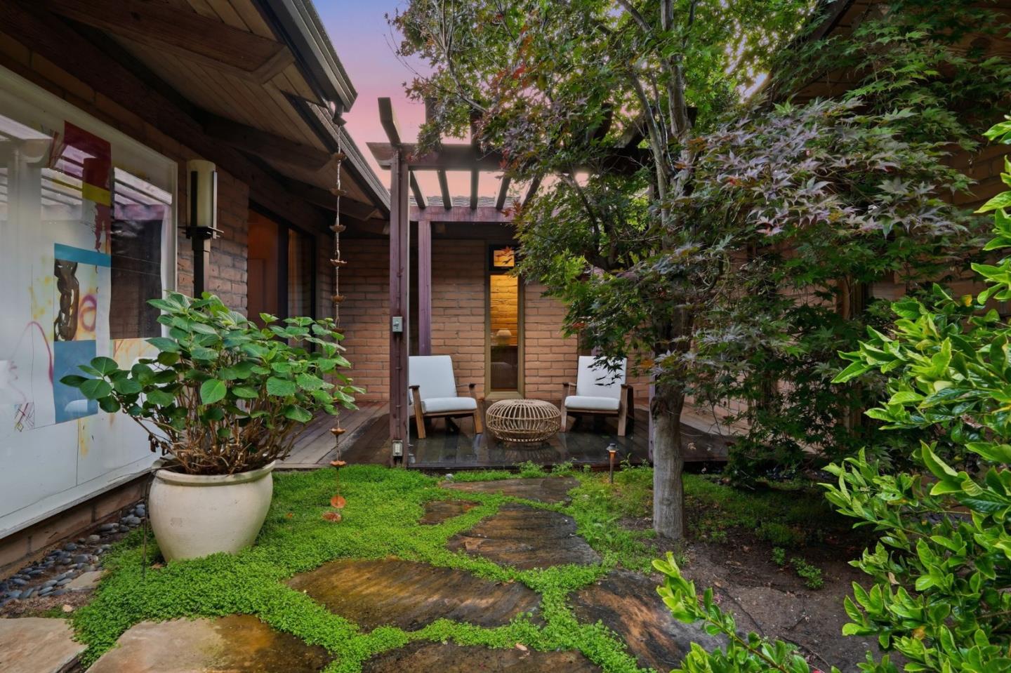 Loyola Drive, Los Altos, CA, 94024