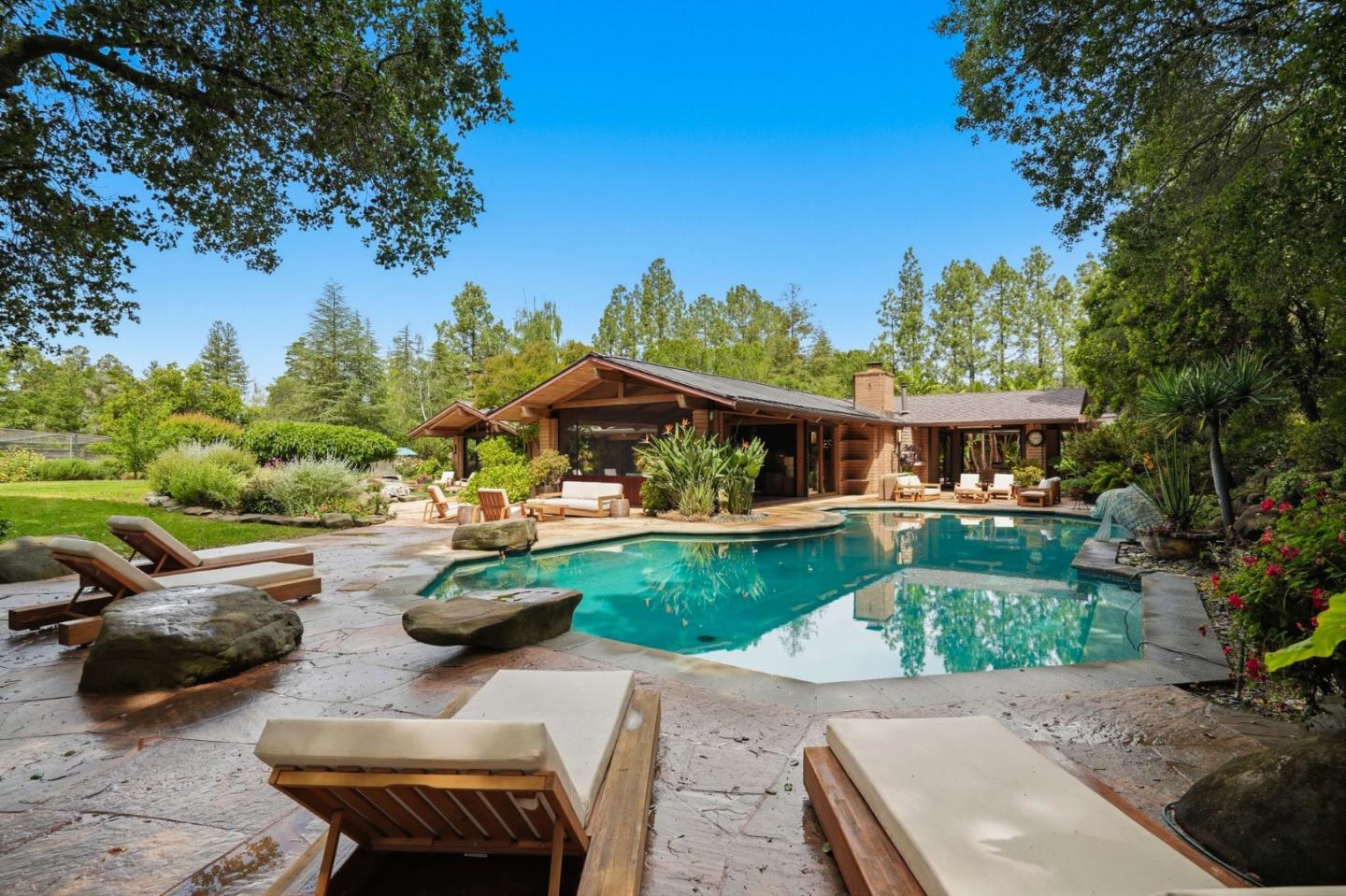 Loyola Drive, Los Altos, CA, 94024