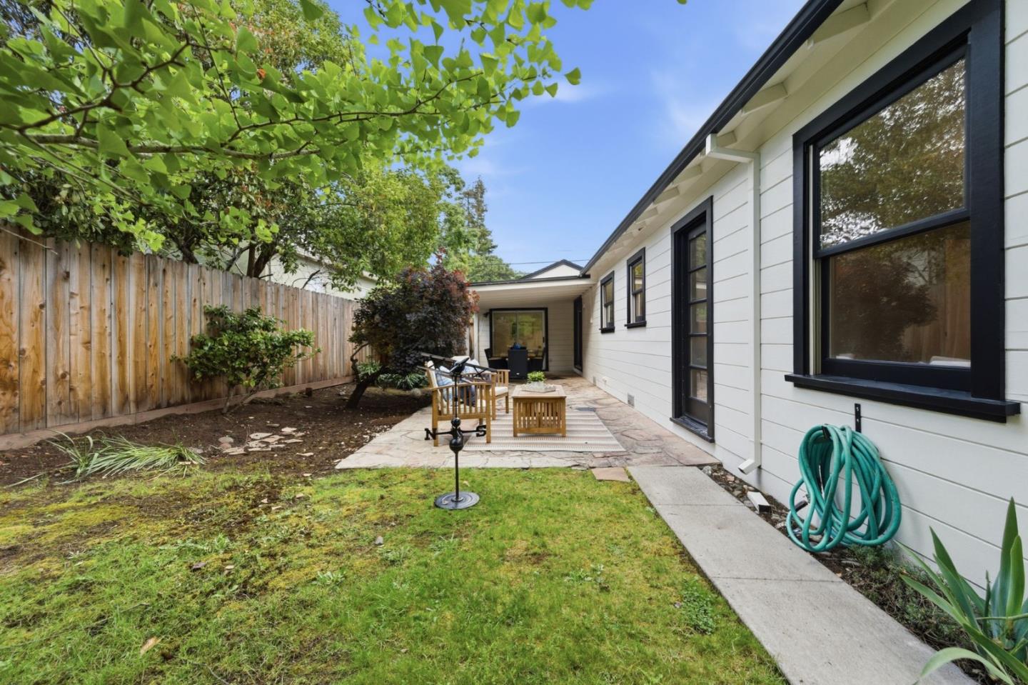 884 Cordilleras Avenue, San Carlos, CA, 94070