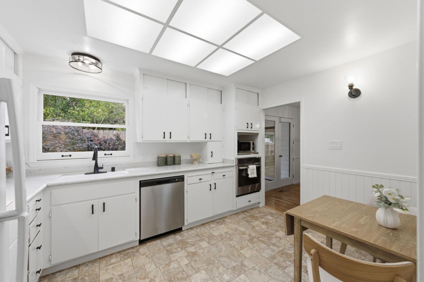 884 Cordilleras Avenue, San Carlos, CA, 94070