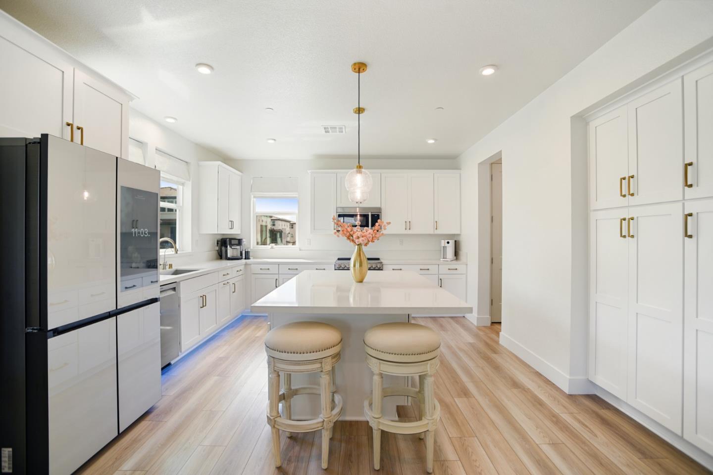 Front Image Thumbnail for ML82044262