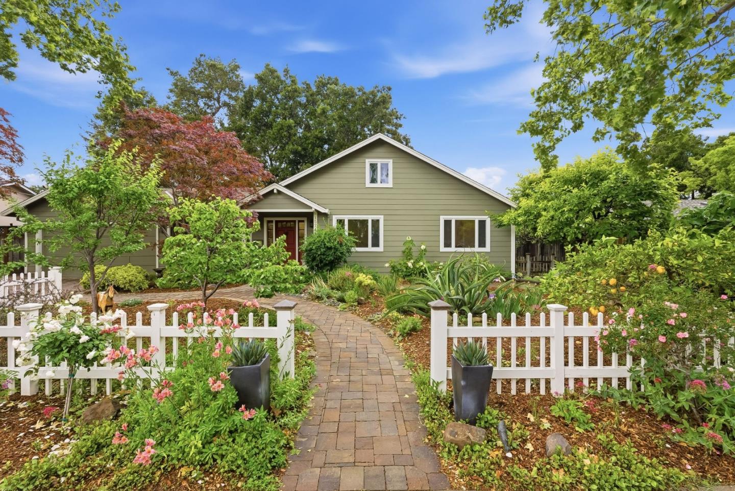 Front Image Thumbnail for ML82044275