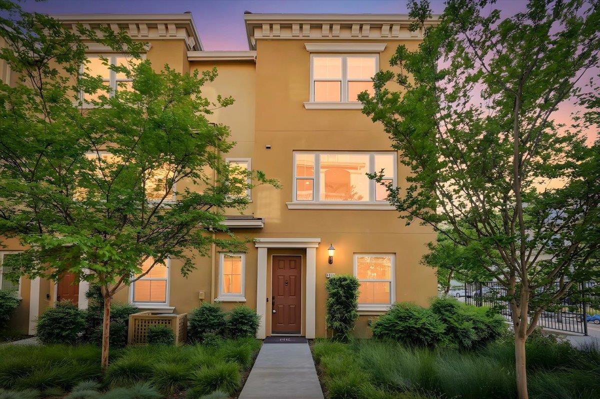 Front Image Thumbnail for ML82044302