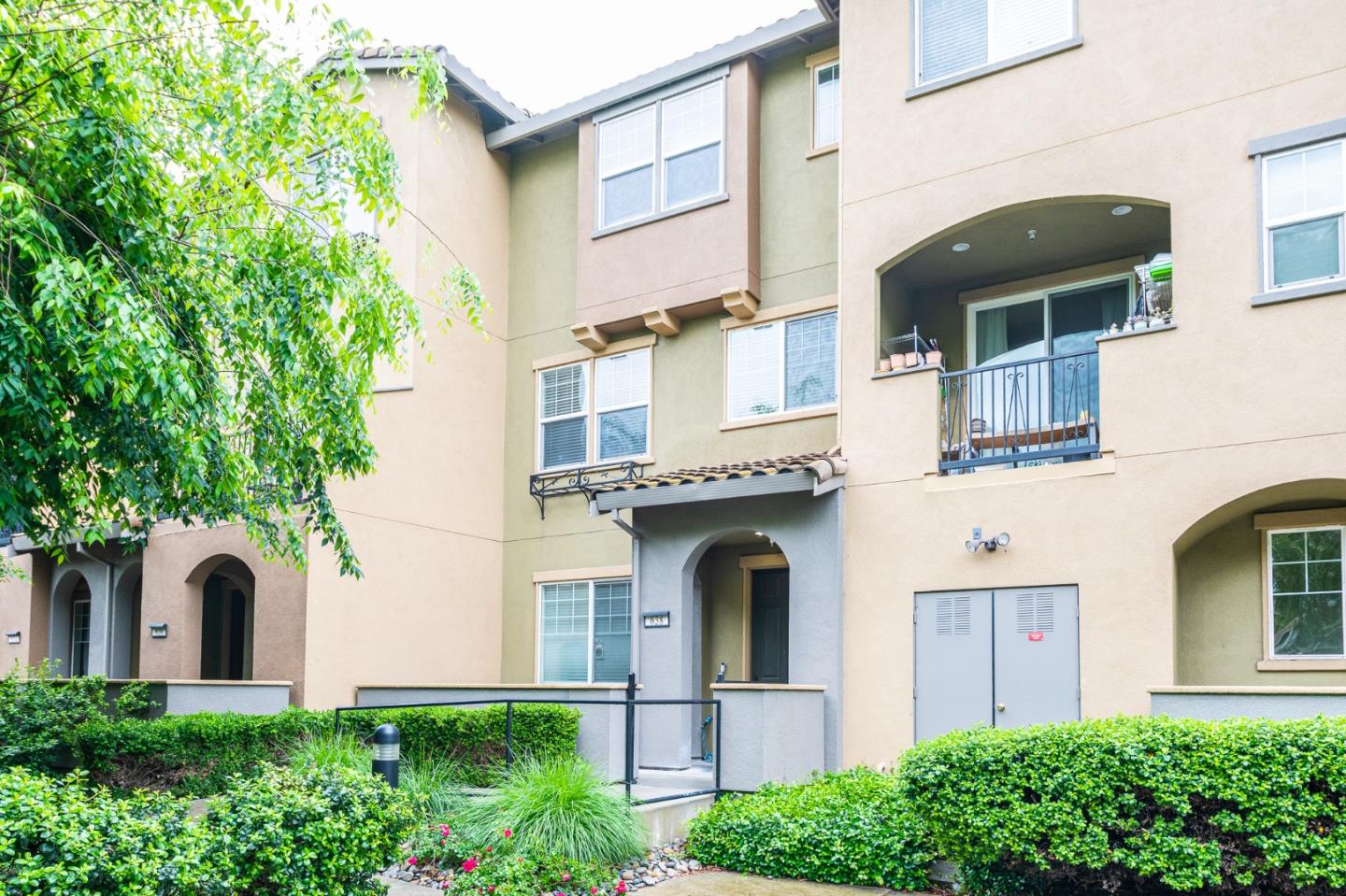 Front Image Thumbnail for ML82044335